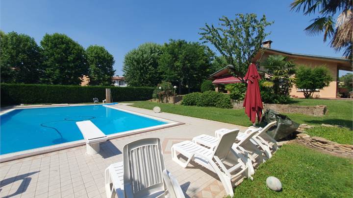 Conselve (PD) - Lussuosa villa singola con piscina